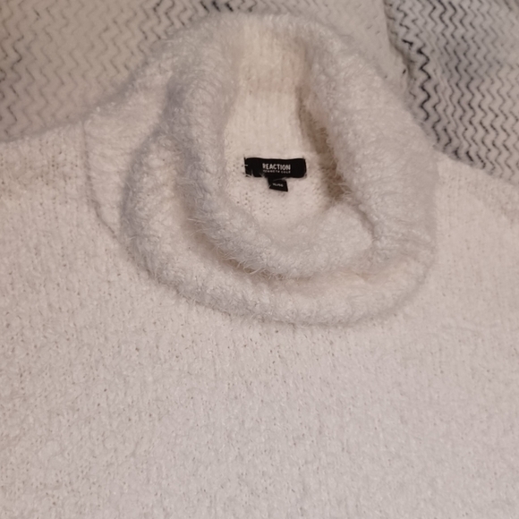 KENNETH Cole Reaction ultra soft Turtleneck sweater top - Picture 4 of 6